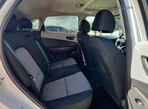 KM8K62AAXMU653990 2021 HYUNDAI KONA White უკანა სავარძლების ხედი