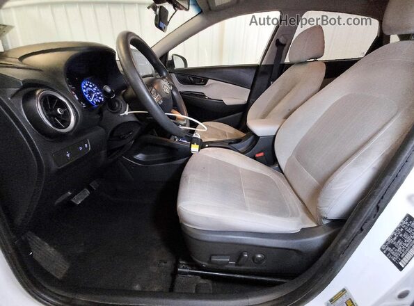KM8K62ABXPU050986 2023 HYUNDAI KONA White Widok wnętrza z przodu