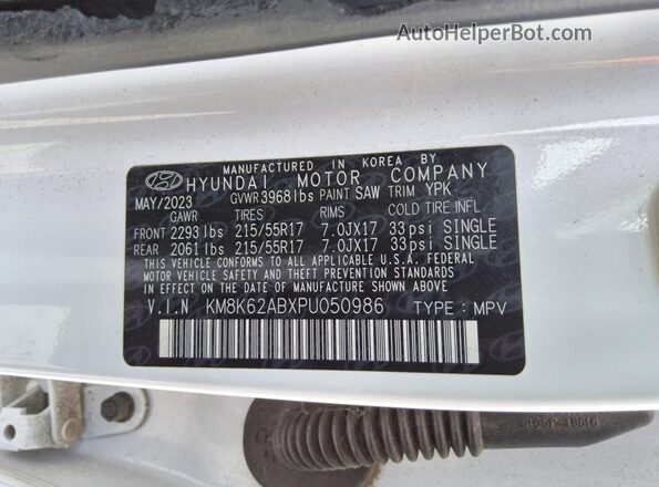 KM8K62ABXPU050986 2023 HYUNDAI KONA White Widok naklejki z numerem VIN