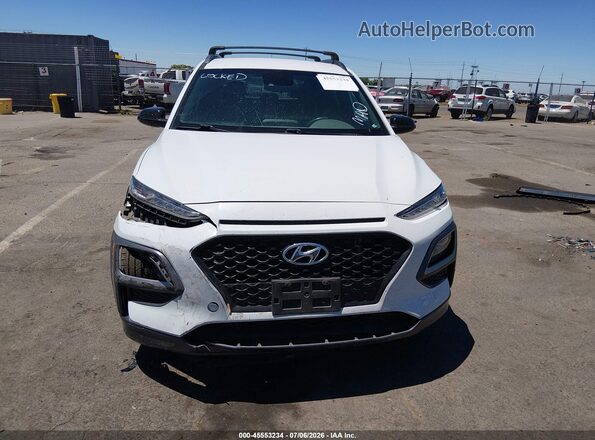 KM8K63A5XMU678722 2021 HYUNDAI KONA Белый Вид спереди