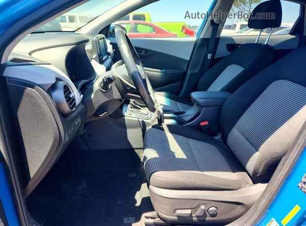 KM8K6CAA7LU482135 2020 HYUNDAI KONA Blue Вид салону спереду