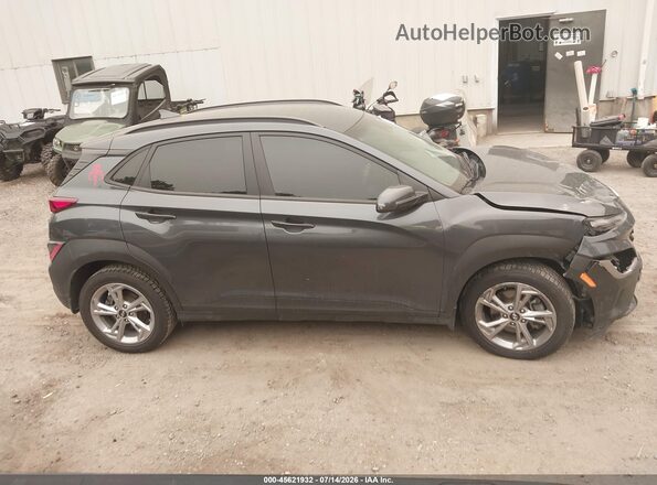 KM8K6CAB6NU818692 2022 HYUNDAI KONA Серый Вид задней части салона