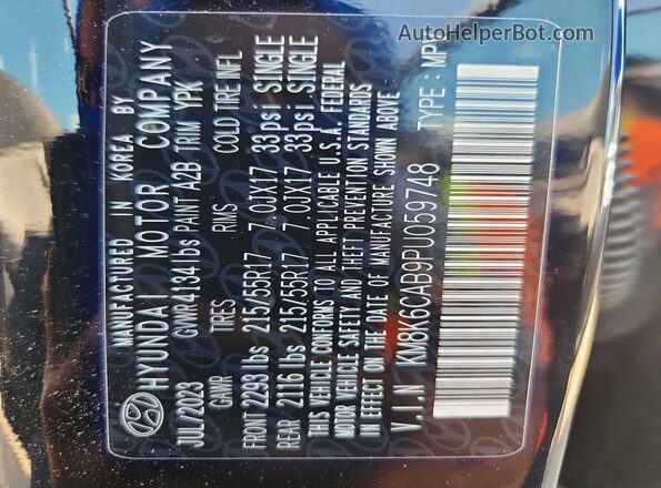 KM8K6CAB9PU059748 2023 HYUNDAI KONA Black Widok naklejki z numerem VIN