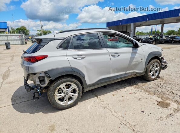 KM8K6CAB9PU062049 2023 HYUNDAI KONA Gray Trasero derecho