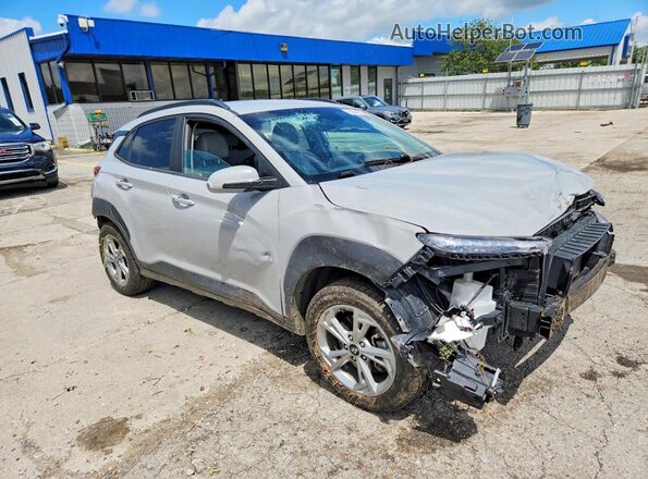 KM8K6CAB9PU062049 2023 HYUNDAI KONA Gray Delantero derecho