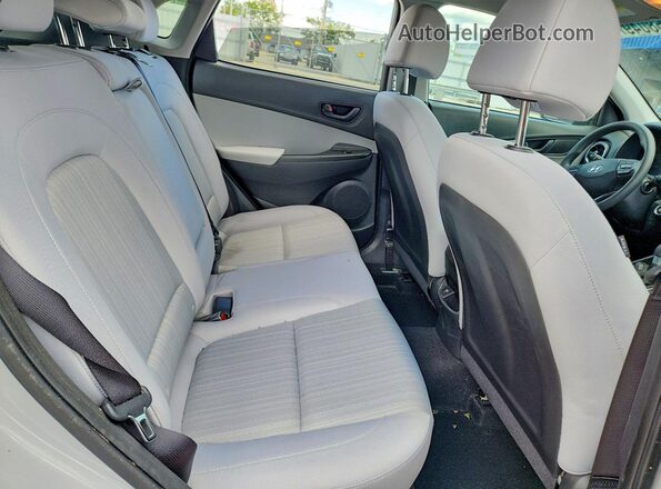 KM8K6CAB9PU062049 2023 HYUNDAI KONA Gray Vista de los asientos traseros