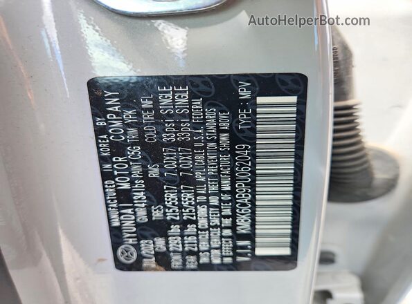 KM8K6CAB9PU062049 2023 HYUNDAI KONA Gray Vista de la etiqueta del VIN