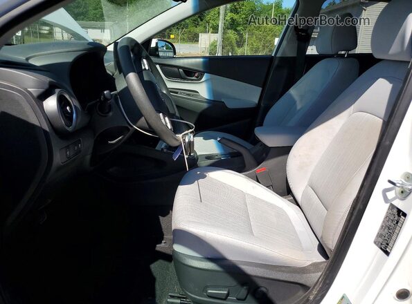 KM8K6CAB9PU943933 2023 HYUNDAI KONA Белый Вид салона спереди