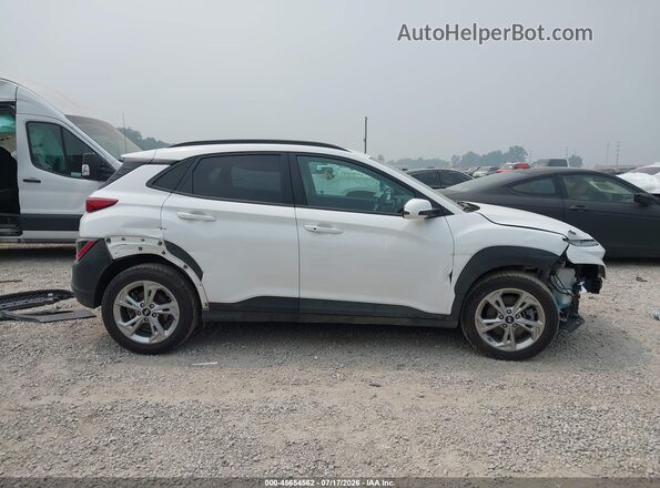 KM8K6CABXPU021851 2023 HYUNDAI KONA White Vista interior trasera