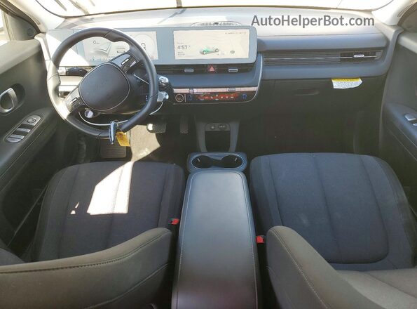 KM8KM4AE3PU145255 2023 HYUNDAI IONIQ White Widok deski rozdzielczej