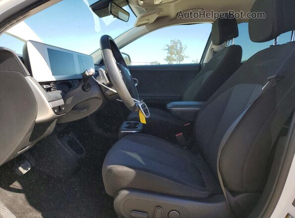 KM8KM4AE3PU145255 2023 HYUNDAI IONIQ White Widok wnętrza z przodu