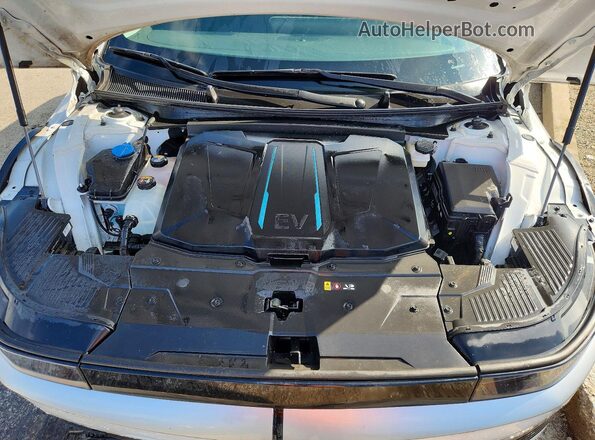 KM8KM4AE8NU080352 2022 HYUNDAI IONIQ White Vista del compartimento del motor