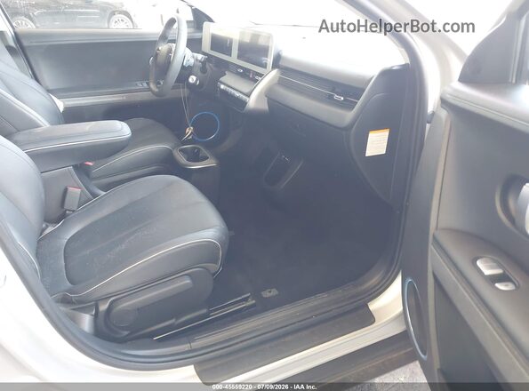 KM8KN4AE3PU147116 2023 HYUNDAI IONIQ 5 Серебряный Вид салона спереди