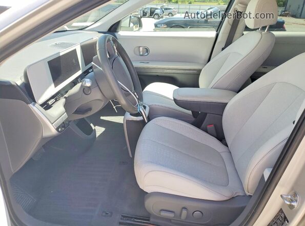 KM8KN4AE6PU125871 2023 HYUNDAI IONIQ Серебряный Вид салона спереди