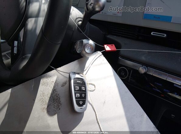 KM8KN4DEXRU294743 2024 HYUNDAI IONIQ 5 Серебряный Вид панели приборов