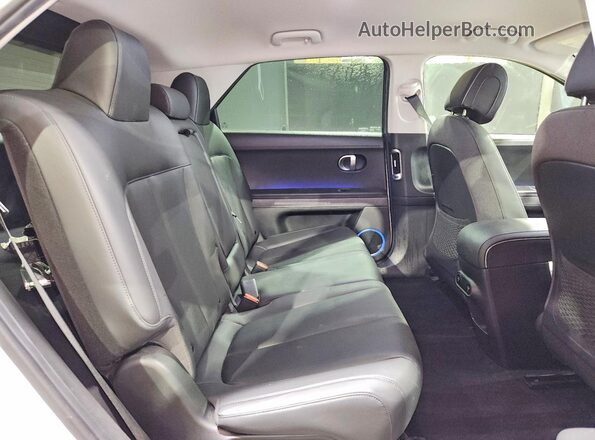 KM8KNDAFXPU218644 2023 HYUNDAI IONIQ White Vista interior trasera