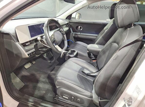 KM8KNDAFXPU218644 2023 HYUNDAI IONIQ White Vista interior delantera