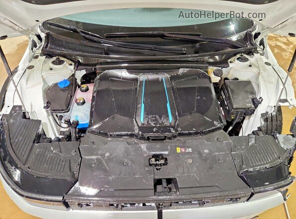 KM8KNDAFXPU218644 2023 HYUNDAI IONIQ White Vista del compartimento del motor