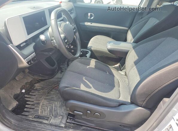 KM8KNDDF1RU329520 2024 HYUNDAI IONIQ Silver წინა სალონის ხედი