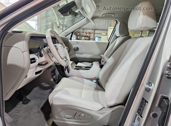 KM8RL5S24TU091485 2026 HYUNDAI PALISADE Silver Widok wnętrza z przodu