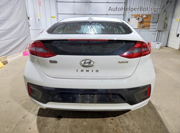 KMHC05LC0JU090644 2018 HYUNDAI IONIQ White Widok z tyłu