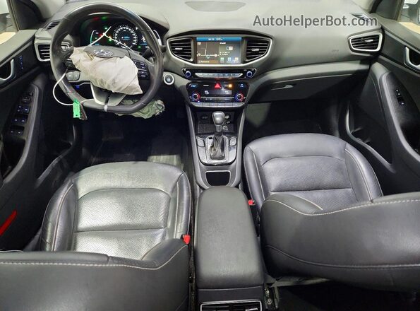KMHC05LC0JU090644 2018 HYUNDAI IONIQ White Widok deski rozdzielczej