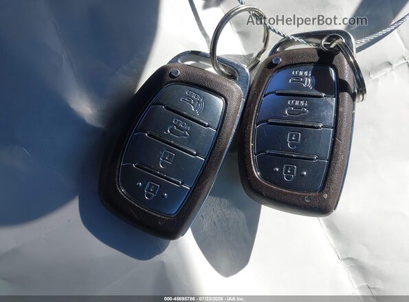 KMHC05LC1KU138394 2019 HYUNDAI IONIQ HYBRID Белый Вид панели приборов