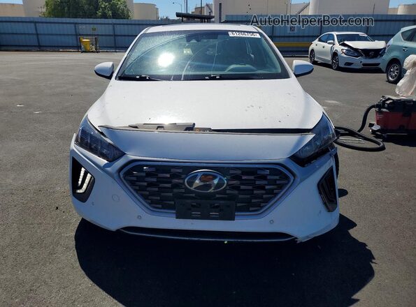 KMHC05LC3MU255283 2021 HYUNDAI IONIQ Белый Вид спереди