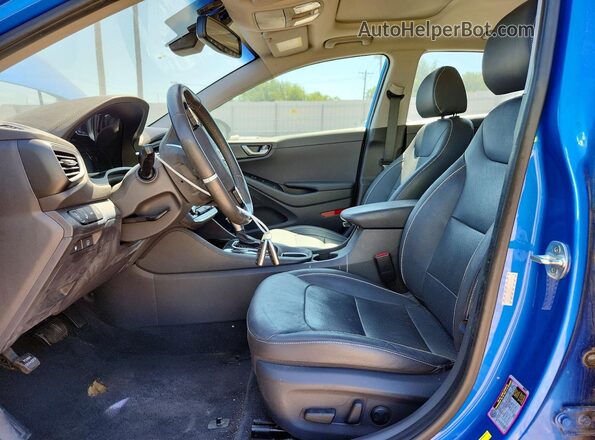 KMHC05LC5HU026688 2017 HYUNDAI IONIQ Blue Front interior view