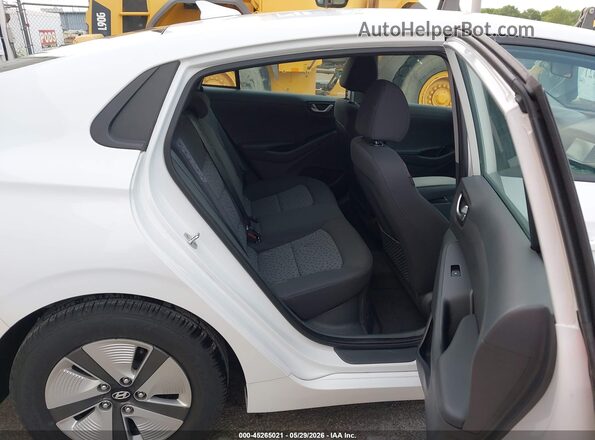 KMHC65LC0KU106910 2019 HYUNDAI IONIQ HYBRID White VIN sticker view