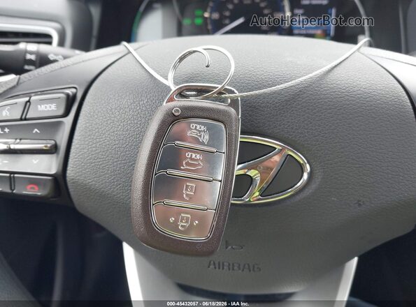 KMHC65LC0KU107989 2019 HYUNDAI IONIQ HYBRID White Dashboard view