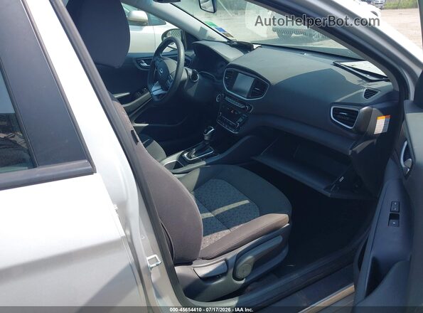 KMHC65LC2JU072693 2018 HYUNDAI IONIQ HYBRID Silver Widok wnętrza z przodu