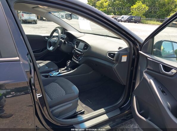 KMHC65LC2JU076274 2018 HYUNDAI IONIQ HYBRID Black Вид салону спереду