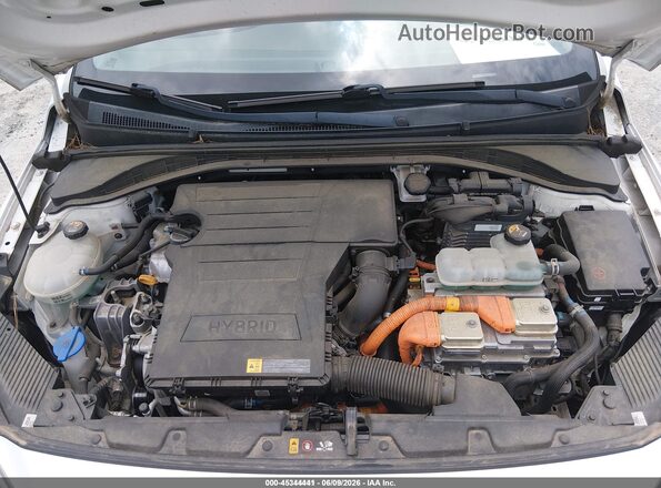 KMHC65LC3JU101120 2018 HYUNDAI IONIQ HYBRID White Widok z tyłu