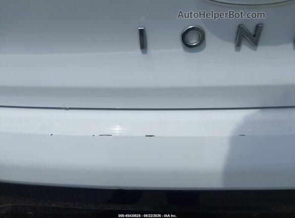 KMHC65LC3KU106710 2019 HYUNDAI IONIQ HYBRID White 360 interior view
