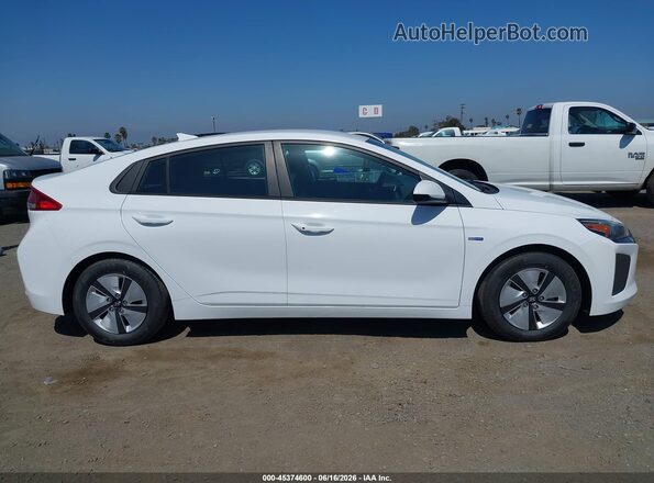 KMHC65LC3KU107940 2019 HYUNDAI IONIQ HYBRID White უკანა სალონის ხედი