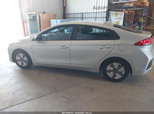 KMHC65LC3KU108022 2019 HYUNDAI IONIQ HYBRID Gray 360 interior view