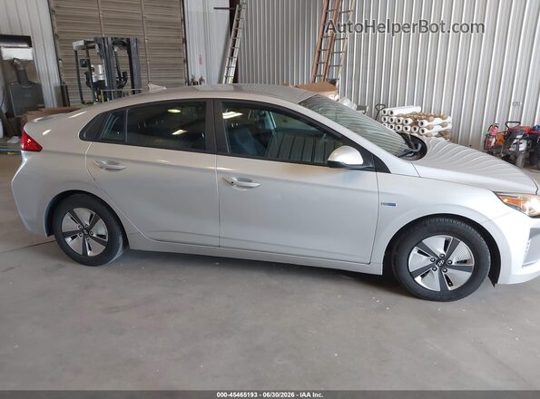 KMHC65LC3KU108022 2019 HYUNDAI IONIQ HYBRID Gray Rear interior view