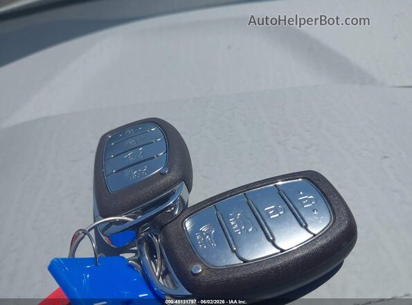 KMHC65LC3LU219980 2020 HYUNDAI IONIQ HYBRID White Dashboard view