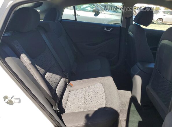 KMHC65LC4HU022209 2017 HYUNDAI IONIQ White Widok tylnych siedzeń