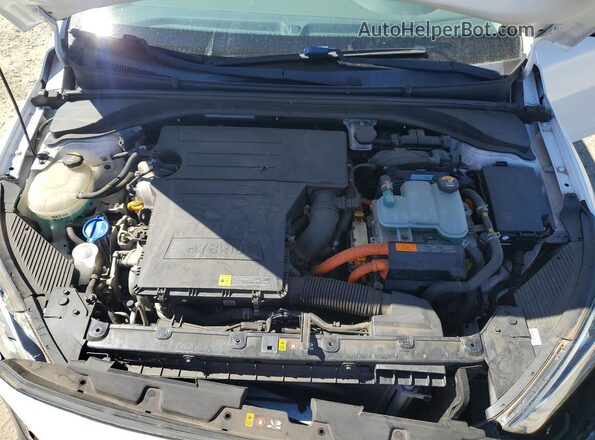 KMHC65LC4HU022209 2017 HYUNDAI IONIQ White Widok wnętrza z tyłu