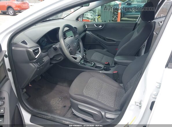 KMHC65LC4KU165846 2019 HYUNDAI IONIQ HYBRID Белый Вид салона спереди
