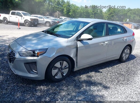 KMHC65LC4MU245747 2021 HYUNDAI IONIQ HYBRID Silver Vista tres cuartos delantera izquierda