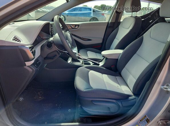 KMHC65LC5LU201593 2020 HYUNDAI IONIQ Серебряный Вид салона спереди