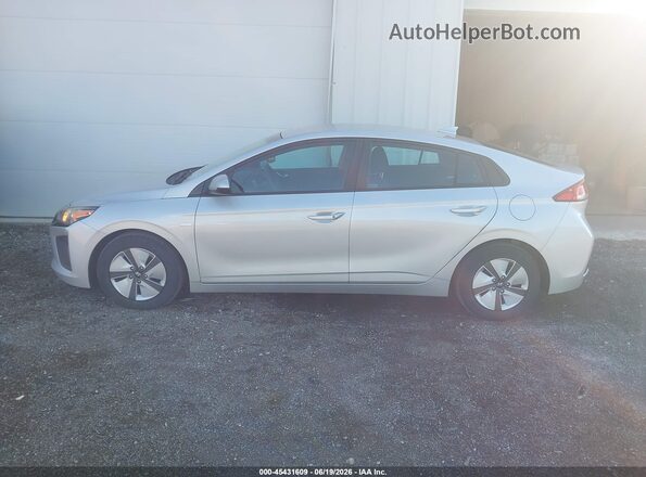 KMHC65LC6KU106877 2019 HYUNDAI IONIQ HYBRID Silver 360 interior view