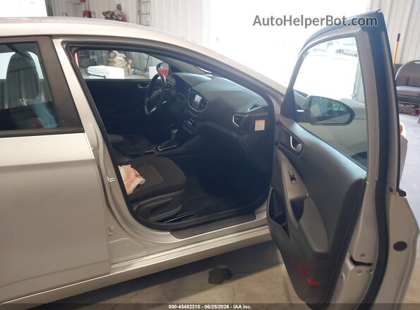 KMHC65LC6KU160907 2019 HYUNDAI IONIQ HYBRID Silver Front interior view
