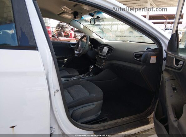 KMHC65LC6KU164259 2019 HYUNDAI IONIQ HYBRID White Front interior view