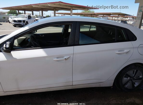 KMHC65LC6KU164259 2019 HYUNDAI IONIQ HYBRID White 360 interior view