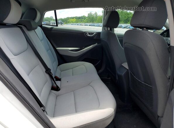 KMHC65LC6NU277651 2022 HYUNDAI IONIQ White Widok tylnych siedzeń