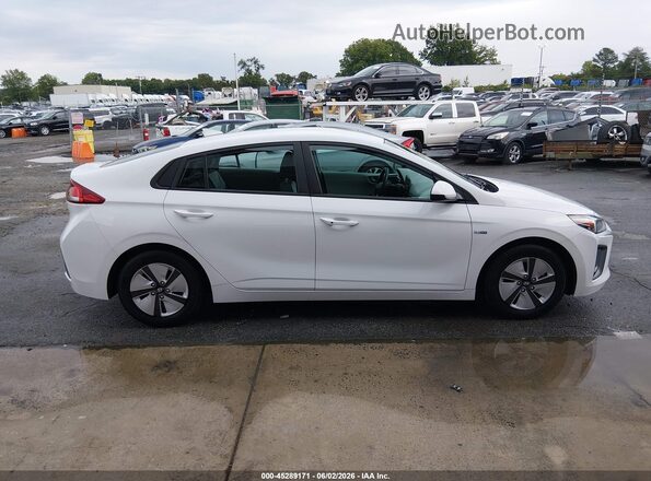 KMHC65LC7LU220341 2020 HYUNDAI IONIQ HYBRID White Rear interior view